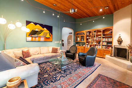 2227 E Turquoise Avenue Phoenix, AZ 85028