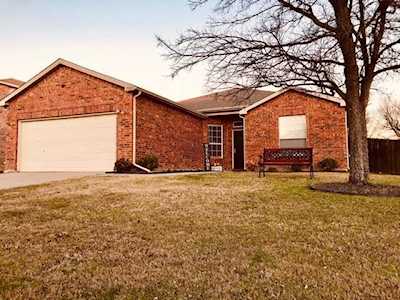 7909 Hidden Path Lane Denton, TX 76210