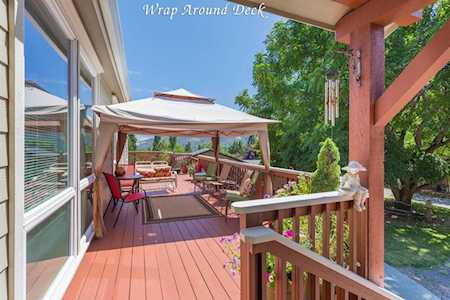 40 Hummingbird Ln Talent, OR 97540