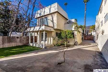 548 Glenwood Road Glendale, CA 91202