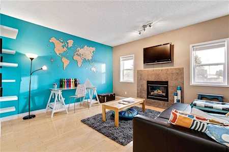 622 56 Avenue SW #204 Calgary, AB T2V 0G8