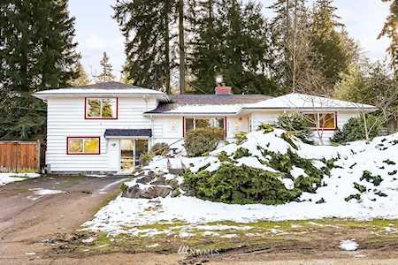 6606 222nd St SW Mountlake Terrace, WA 98043