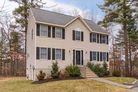 25 Seneca Ln Wilmington, MA 01887