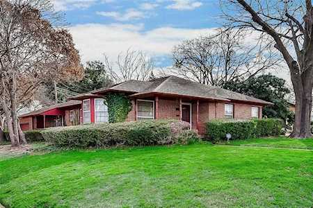 102 S Plymouth Road Dallas, TX 75211