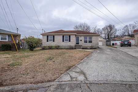 4517 Sedgefield Ct Louisville, KY 40216