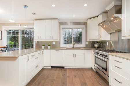 2062 William Avenue North Vancouver, BC V7J 2P4