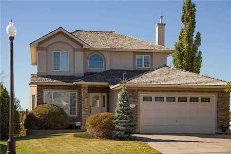 70 Scenic Ridge Way NW Calgary, AB T3L 2G8