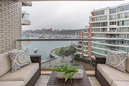 1600 Hornby Street #701 Vancouver, BC V6Z 2S4