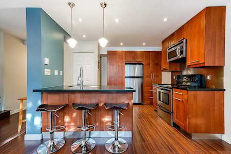 1949 W 8th Avenue #2 Vancouver, BC V6J 1W2