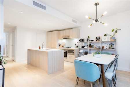 2220 Kingsway #703 Vancouver, BC V5N 2T7