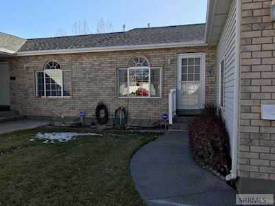 2910 Oakhaven Circle Ammon, ID 83406