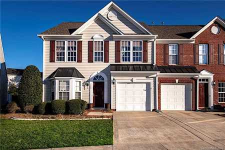 120 Autumn Falls Dr Lake Wylie, SC 29710