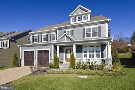 2135 Crimmins Ln Falls Church, VA 22043