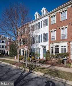 906 Featherstone St Gaithersburg, MD 20878