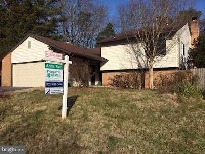425 Avondale Dr Sterling, VA 20164