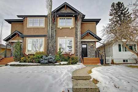 2325 22 Street NW Calgary, AB T2M 3W5