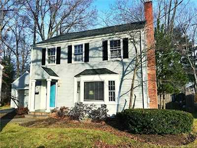 18 Pontiac Road West Hartford, CT 06117