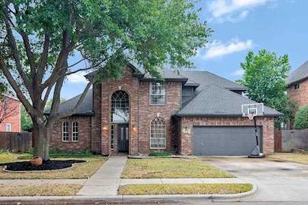 2732 Hidden Lake Drive Grapevine, TX 76051