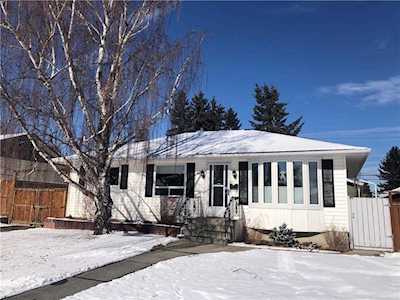 14 Glamorgan Drive SW Calgary, AB T3E 4Z2