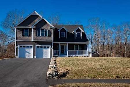 32 Jennings Way Westport, MA 02790