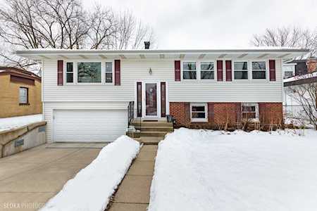 557 Beechwood Rd Buffalo Grove, IL 60089