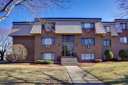 6 Hallmark Gdns #5 Burlington, MA 01803