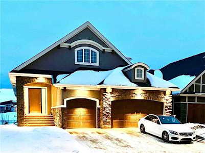 37 Cranbrook Rise SE Calgary, AB T3M 2S8