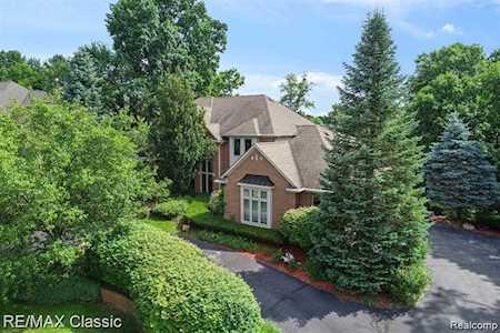 9961 Rolling Greens Dr Hamburg Twp, MI 48169