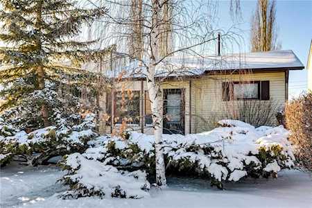 84 Scenic Acres Drive NW Calgary, AB T3L 1C2