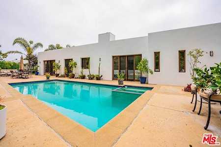 1230 El Hito Circle Pacific Palisades, CA 90272