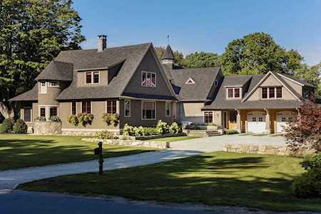 34 Martins Ln Hingham, MA 02043