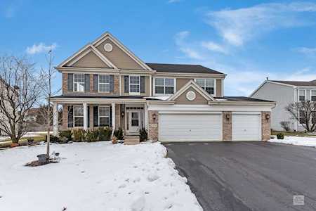 404 Hackney Ln Oswego, IL 60543