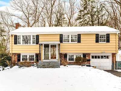 10 Longview Rd Framingham, MA 01701
