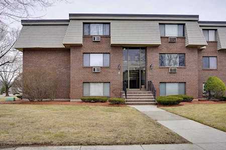 8 Hallmark Gdns #11 Burlington, MA 01803