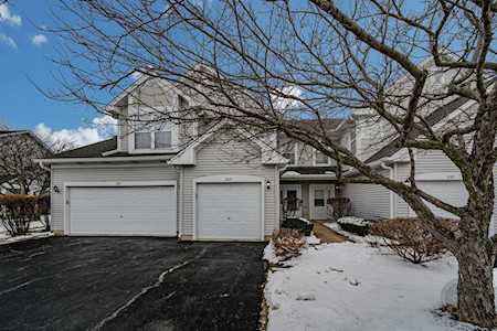 203 Huntington Ct Oswego, IL 60543