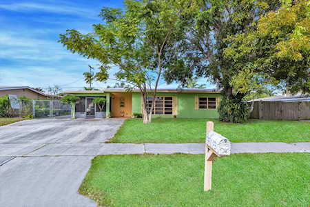 1315 W Pine Street Lantana, FL 33462