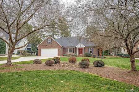 8008 Saint Andrews Ln Stanley, NC 28164