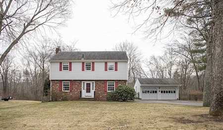 5 Winter Ln Attleboro, MA 02703