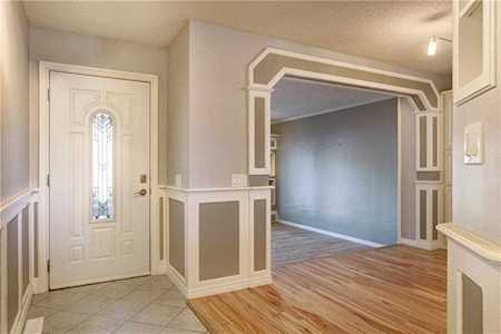 707 130 Avenue SW Calgary, AB T2W 2M9
