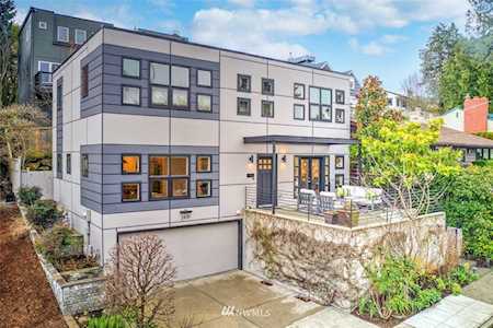 2439 Piedmont Place W Seattle, WA 98199