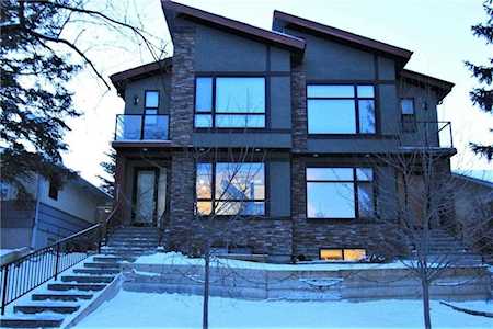 2611 36 Street SW Calgary, AB T3E 2Z7