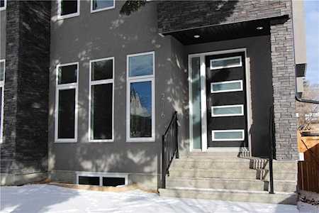 216 26 Avenue NW Calgary, AB T2M 2C9