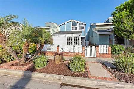 422 19th Street Huntington Beach, CA 92648