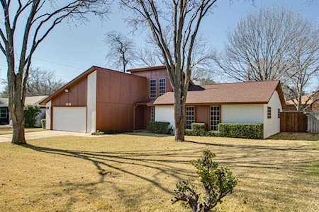 1016 Hill Top Pass Benbrook, TX 76126