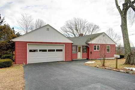 34 Upland St Auburn, MA 01501