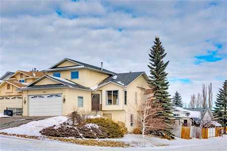 321 Sandringham Court NW Calgary, AB T2K 3V6