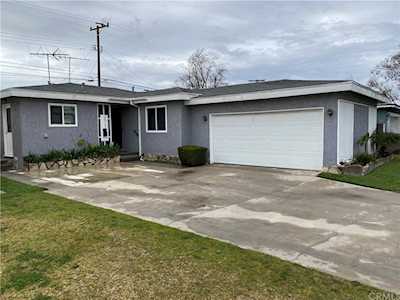 20721 Wardham Avenue Lakewood, CA 90715