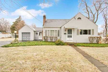 60 Neptune Ave West Springfield, MA 01089