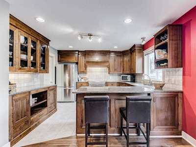 2404 22 Avenue SW Calgary, AB T2T 0S9