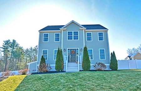3 Harris Cir Stoughton, MA 02072